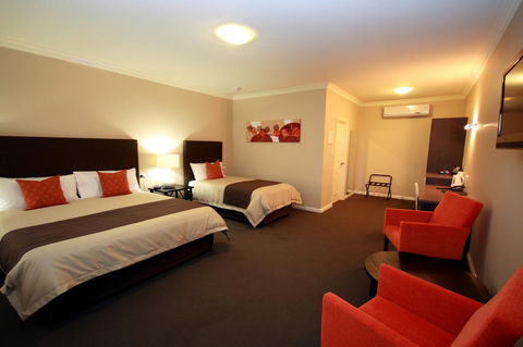Sundowner Motel Hotel - Accommodation QLD 3