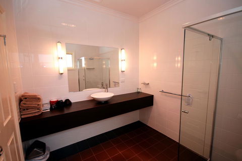 Sundowner Motel Hotel - Accommodation QLD 2