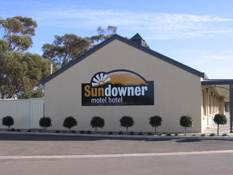 Sundowner Motel Hotel - Accommodation QLD 4