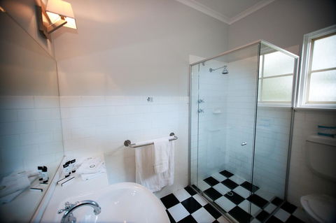 St Francis Winery - Accommodation QLD 3
