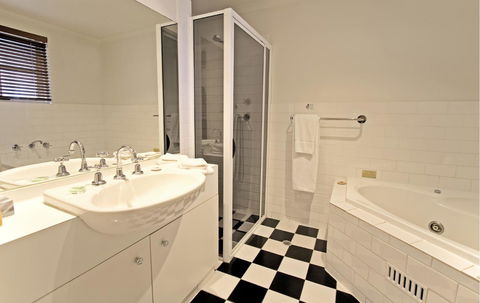 St Francis Winery - Accommodation QLD 12