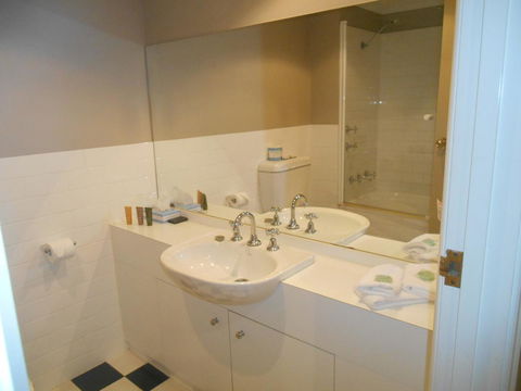 St Francis Winery - Accommodation QLD 10