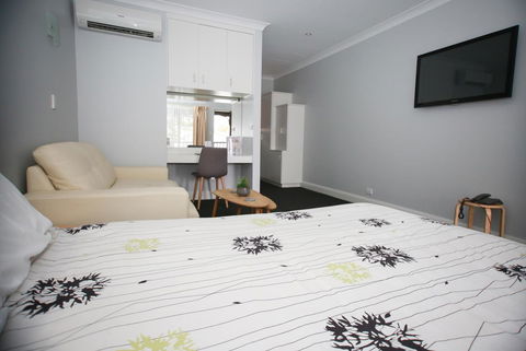 St Francis Winery - Accommodation QLD 4