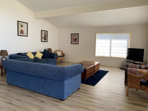 Emu Bay Lodge - Accommodation QLD 6