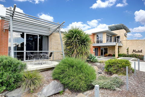 Strath Motel - Accommodation QLD 23