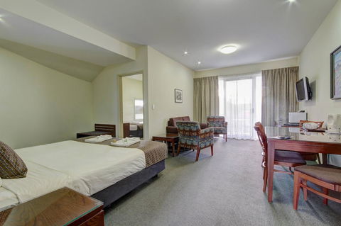 Strath Motel - Accommodation QLD 19