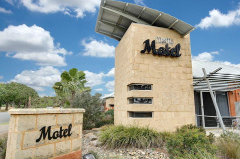 Strath Motel - Accommodation QLD 1