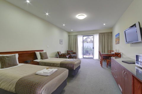 Strath Motel - Accommodation QLD 2