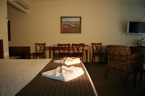 Strath Motel - Accommodation QLD 9