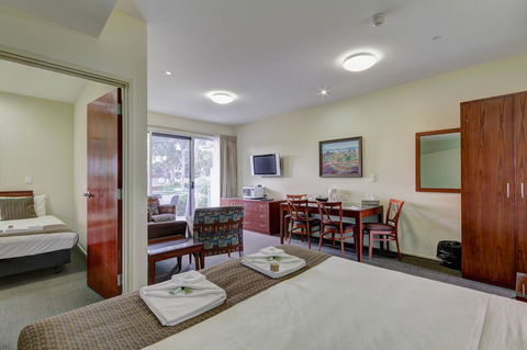 Strath Motel - Accommodation QLD 3