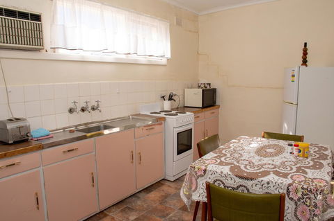 Kimba Units - Accommodation QLD 20