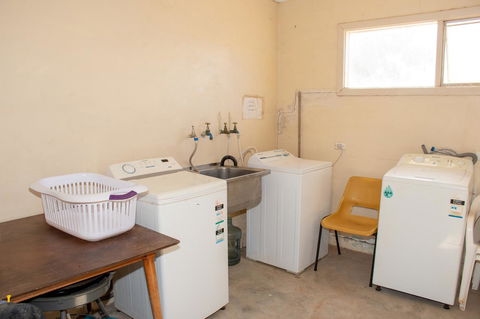 Kimba Units - Accommodation QLD 1