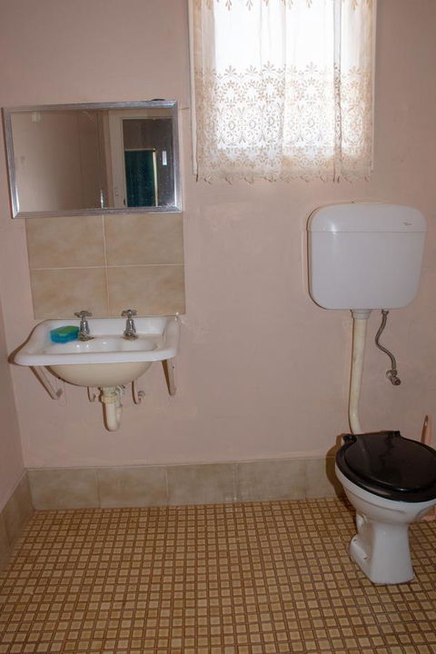 Kimba Units - Accommodation QLD 3