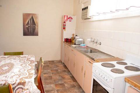 Kimba Units - Accommodation QLD 15