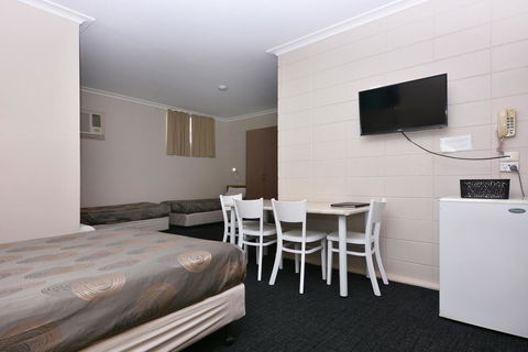 Motel Poinsettia - Accommodation QLD 24
