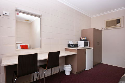 Motel Poinsettia - Accommodation QLD 6