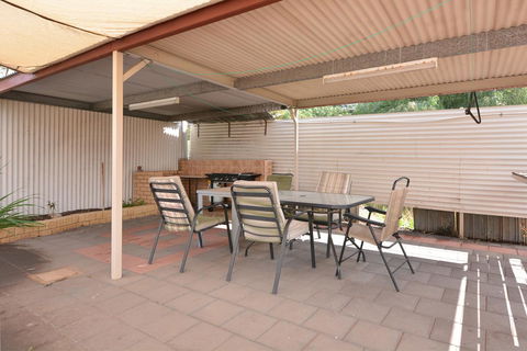 Motel Poinsettia - Accommodation QLD 12