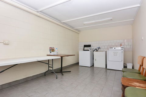 Motel Poinsettia - Accommodation QLD 8