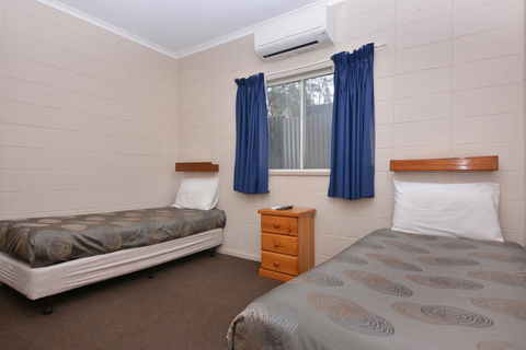 Motel Poinsettia - Accommodation QLD 16