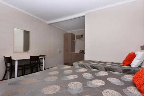 Motel Poinsettia - Accommodation QLD 18