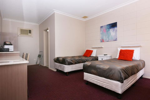 Motel Poinsettia - Accommodation QLD 5