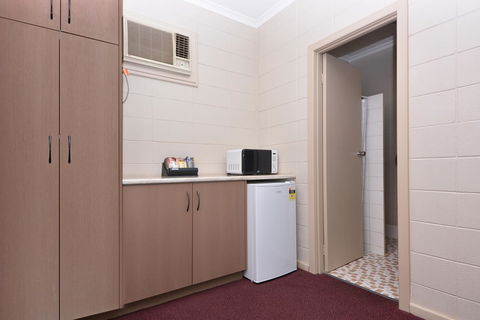 Motel Poinsettia - Accommodation QLD 19