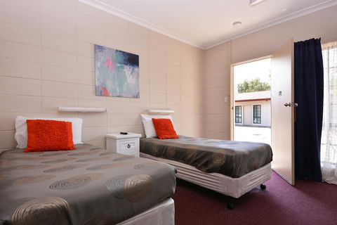 Motel Poinsettia - Accommodation QLD 30