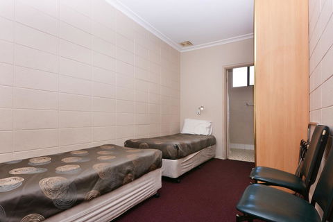 Motel Poinsettia - Accommodation QLD 22