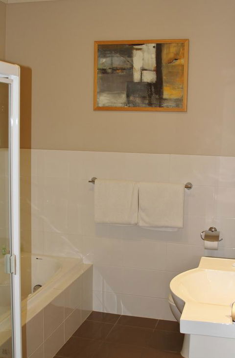 Pier Number 10 - Accommodation QLD 5