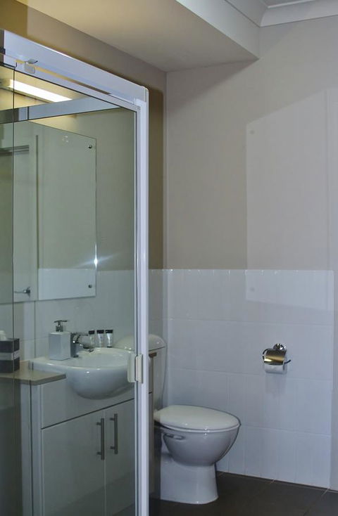 Pier Number 10 - Accommodation QLD 9