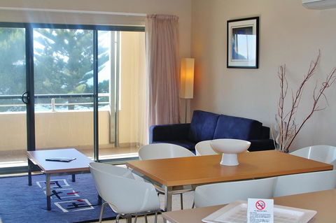 Pier Number 10 - Accommodation QLD 6