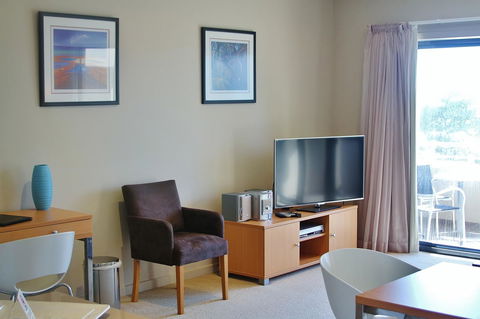 Pier Number 10 - Accommodation QLD 2