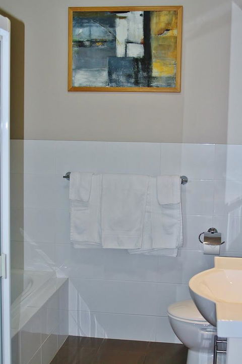 Pier Number 10 - Accommodation QLD 10