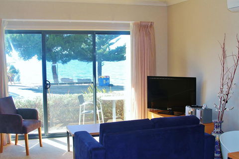 Pier Number 10 - Accommodation QLD 7