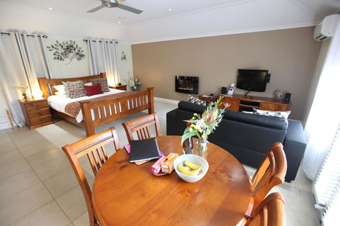 One Tree Bed And Breakfast - Accommodation QLD 16