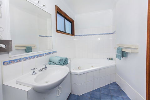Echo Holiday Parks - Naracoorte - Accommodation QLD 30