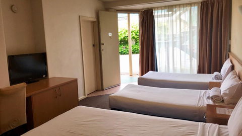 Haven Marina Motel - Accommodation QLD 2