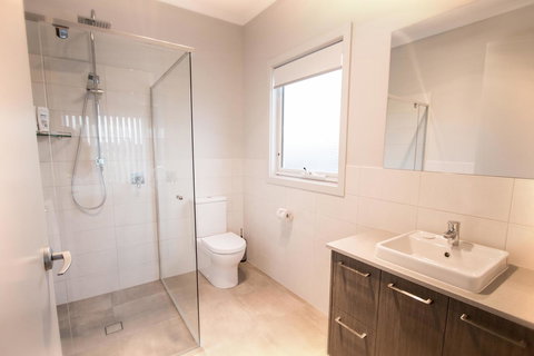 Wellington Lake Retreat - Accommodation QLD 16