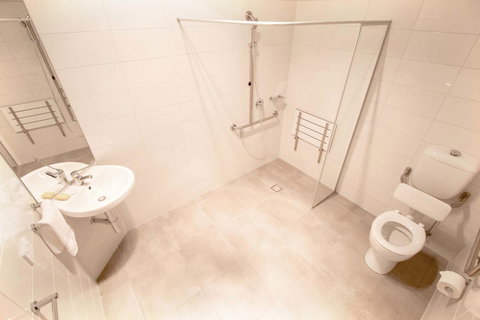 Wellington Lake Retreat - Accommodation QLD 17