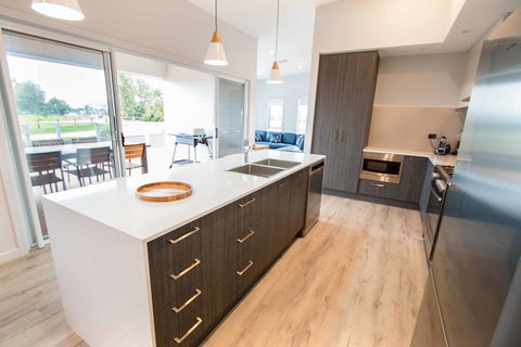 Wellington Lake Retreat - Accommodation QLD 3