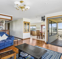 Rocks Retreat House with Sea Views - Accommodation QLD