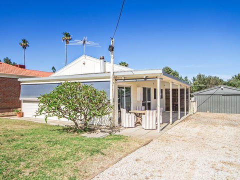 Boat House - Accommodation QLD 9