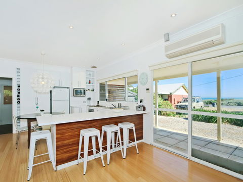 Boat House - Accommodation QLD 1