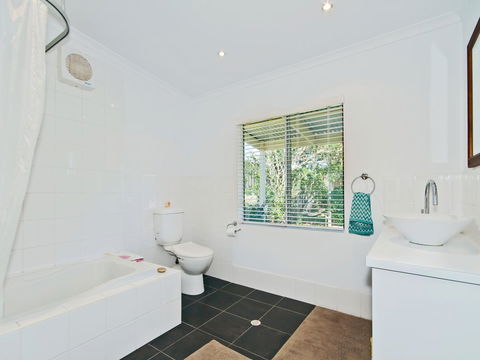 Boat House - Accommodation QLD 8