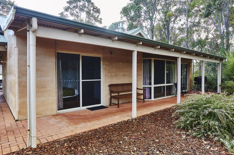Eight Willows Retreat - Accommodation QLD 25