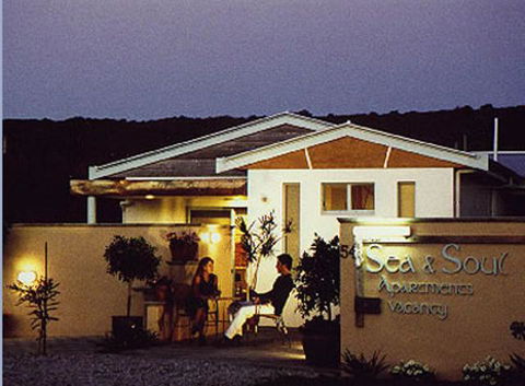 Sea & Soul Beachside Apartments - Accommodation QLD 6