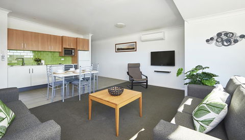 Harbour View Apartments - Accommodation QLD 5