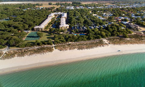 Abbey Beach Resort - Accommodation QLD 4