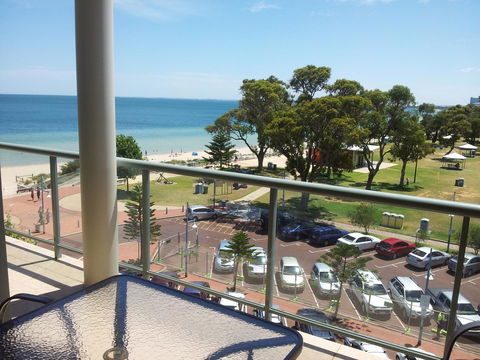 Boardwalk By The Beach - Accommodation QLD 3