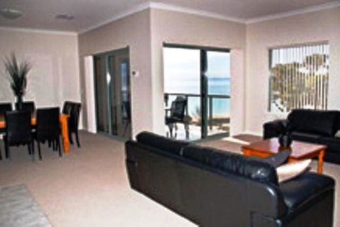 Boardwalk By The Beach - Accommodation QLD 7